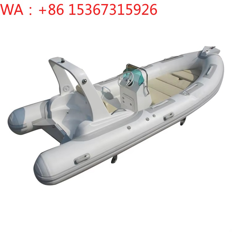 Gommone RIB520C a 6 posti con  - Outdoor Sports Center recensione e prezzo